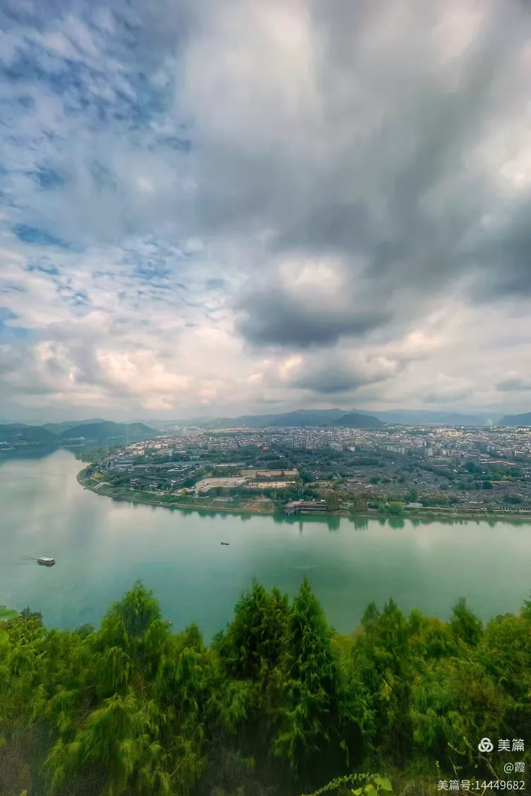 锦屏山:阆中城南的诗意画卷